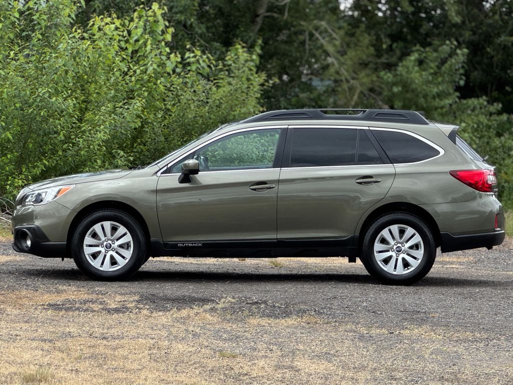 Used 2017 Wilderness Green Metallic Subaru 2.5i Premium image 3