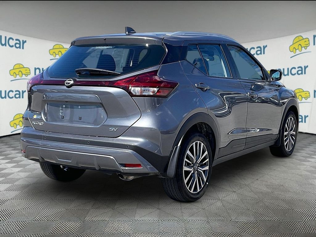 Used 2024 Gray Nissan SV image 6