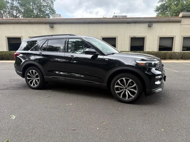 Certified Used 2023 Black Metallic Ford ST-Line image 9