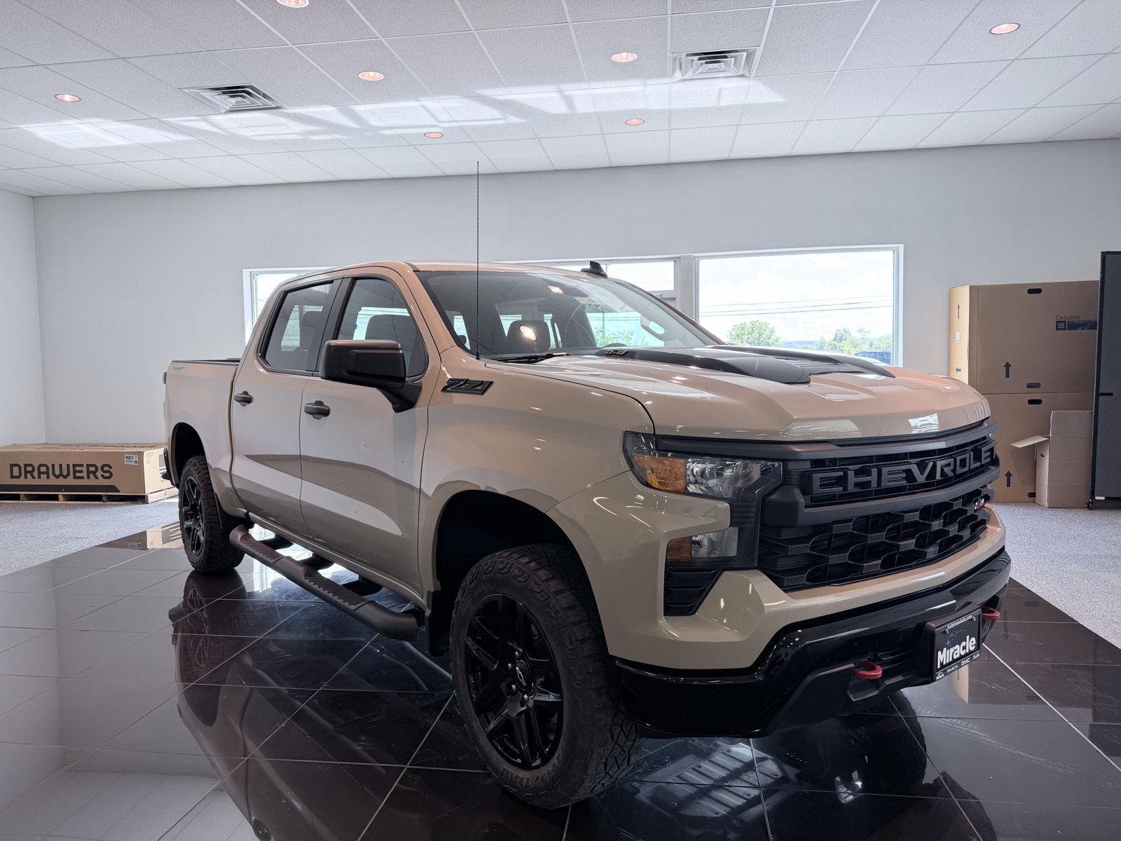 Used 2023 SAND DUNE METALLIC Chevrolet Custom Trail Boss image 8