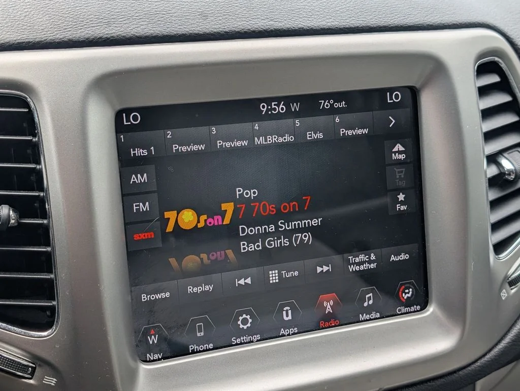 Used 2018 White Jeep Latitude image 18