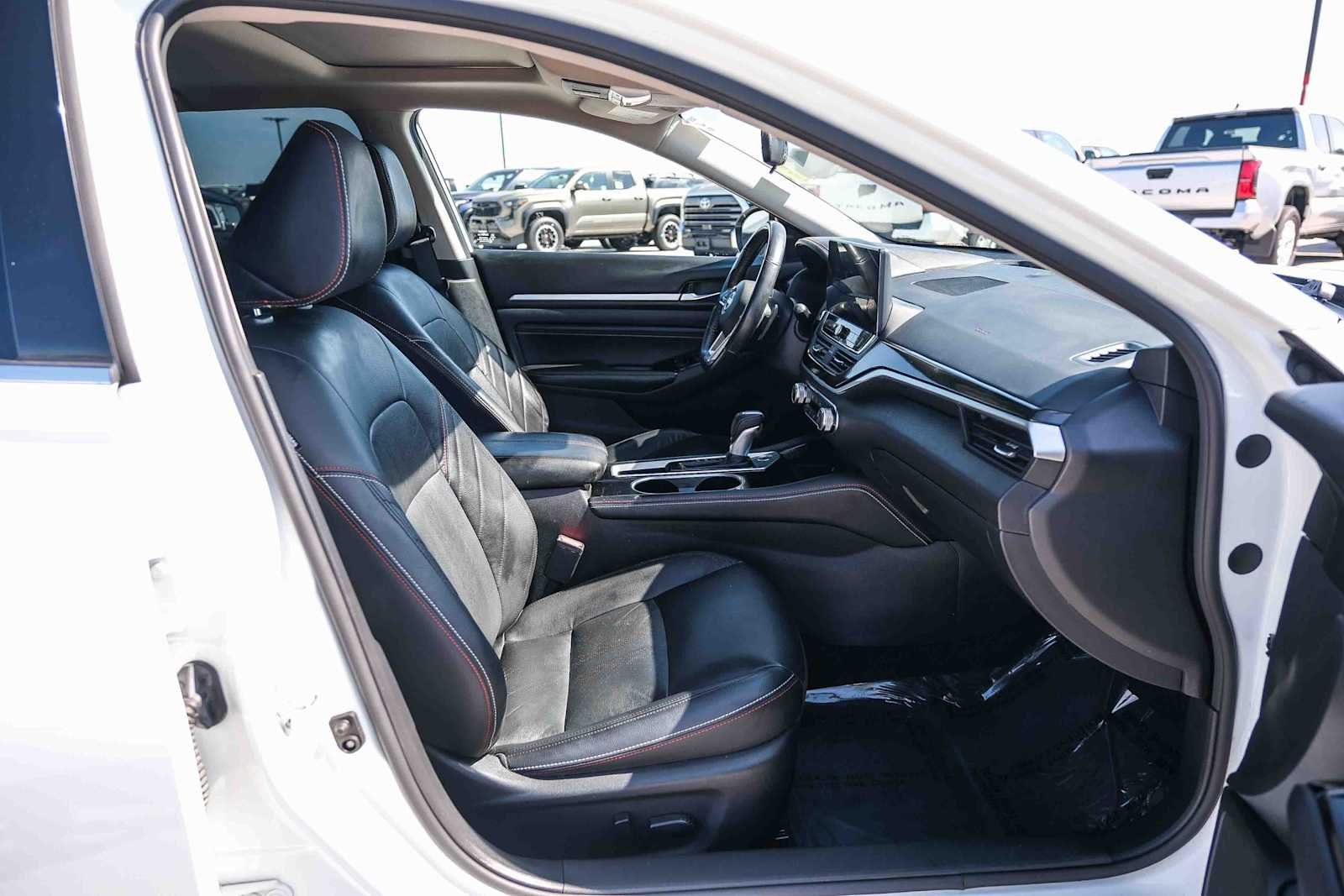 Used 2023 Pearl White Tricoat Nissan 2.5 SR image 18
