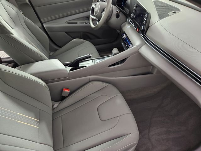 2025 Hyundai Elantra SEL - Photo 14