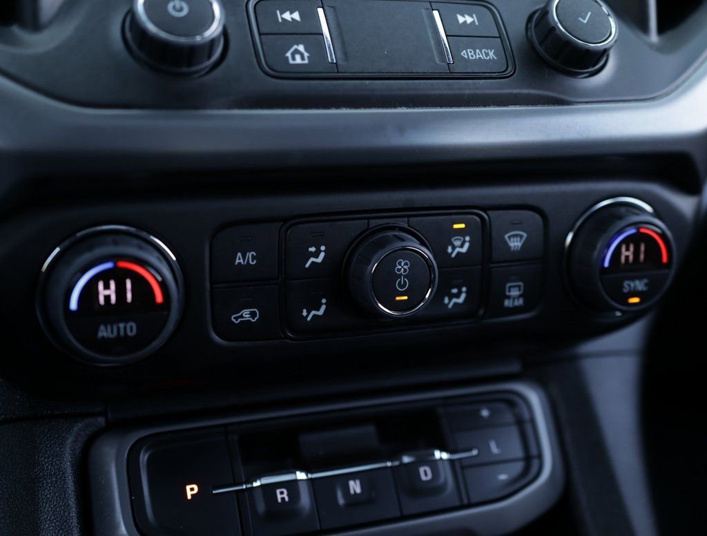 2023 GMC Acadia AT4 - Photo 17