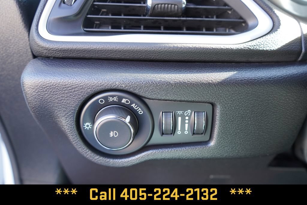 2025 Chrysler Pacifica Select - Photo 29