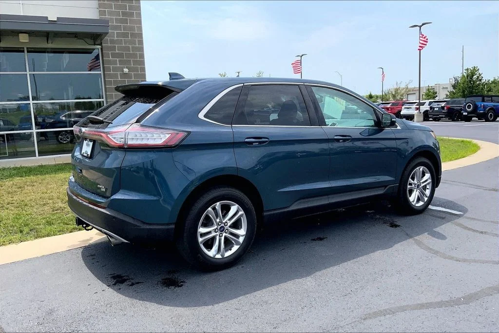 Used 2016 Blue Ford SEL image 6