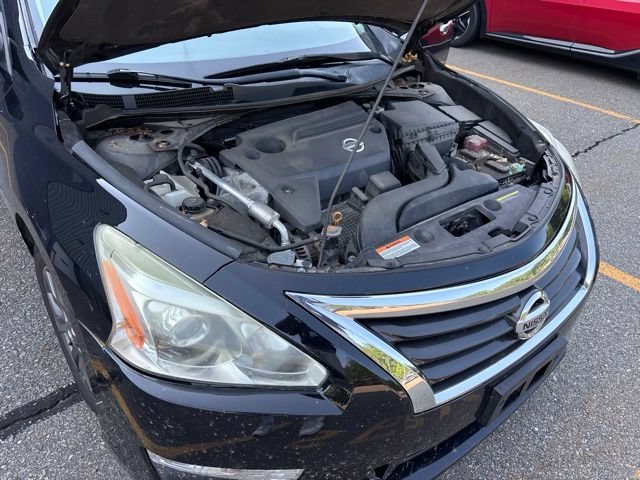 Used 2015 Super Black Nissan 2.5 S image 18