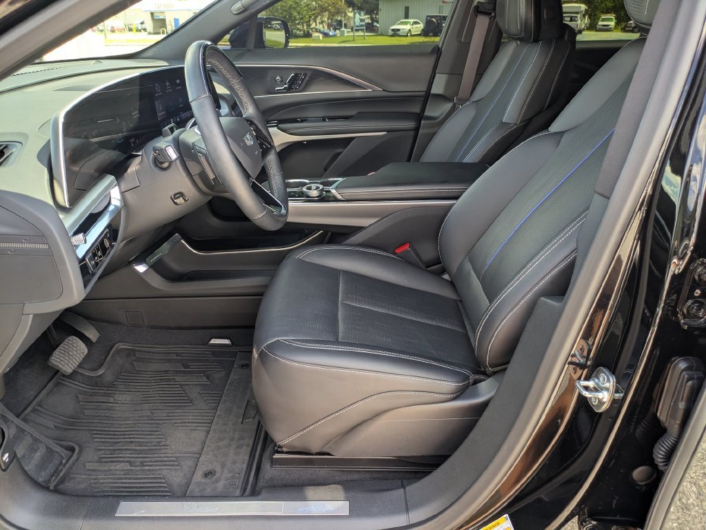 Used 2025 Black Cadillac Sport image 11