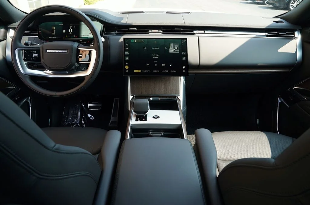 New 2026 Fuji White Land Rover SE image 10
