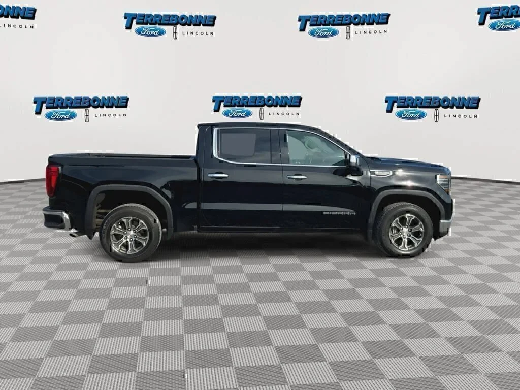 Used 2025 Onyx Black GMC SLT image 9