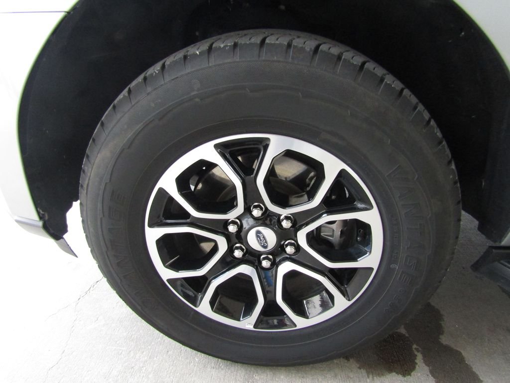 Used 2024 Silver Ford XLT image 28