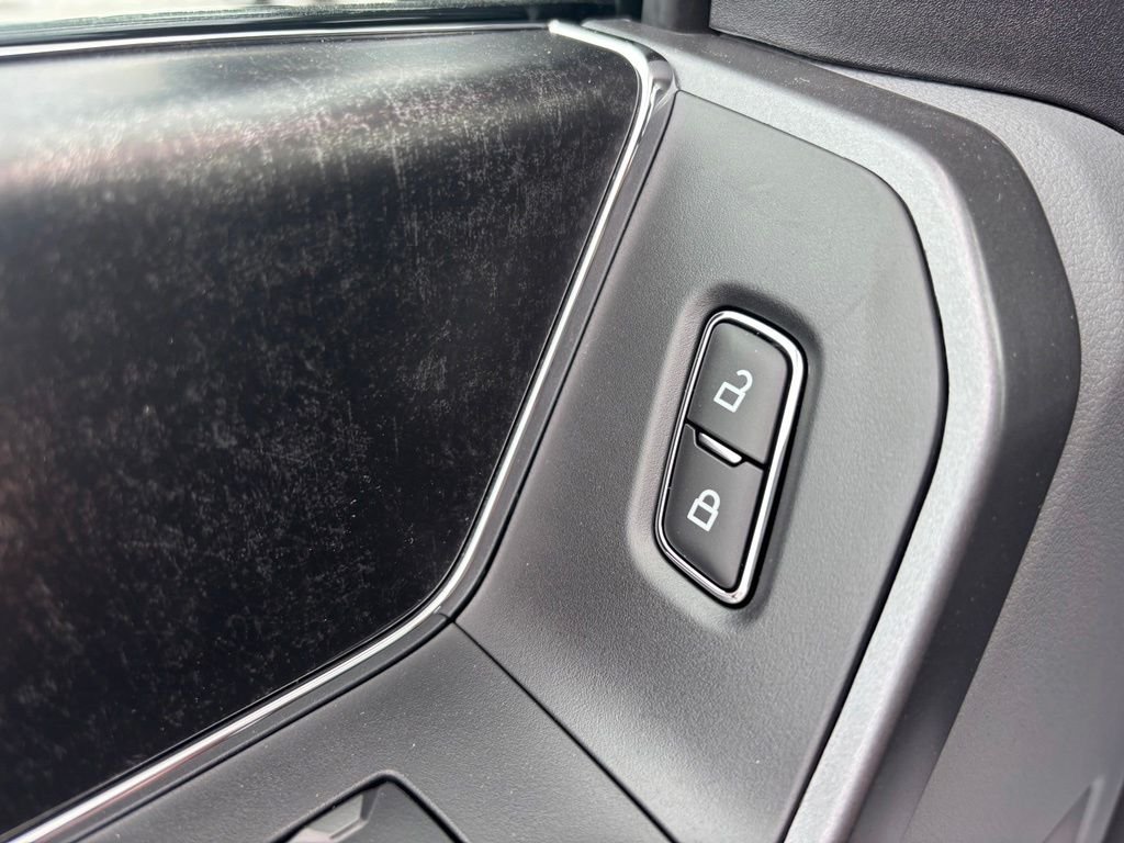 New 2027 Agate Black Metallic Ford F-350® XLT image 17