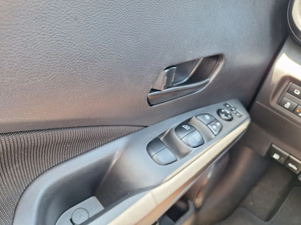 Used 2025 White Nissan S image 17
