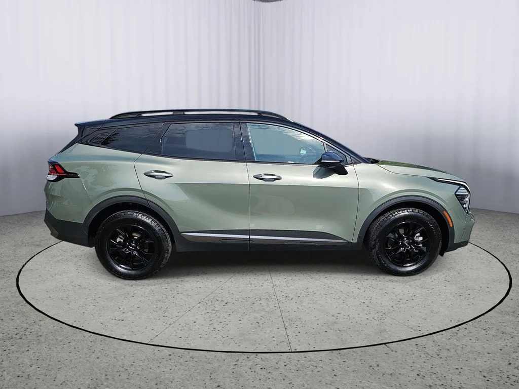 Used 2023 Green Kia X-Pro Prestige image 2