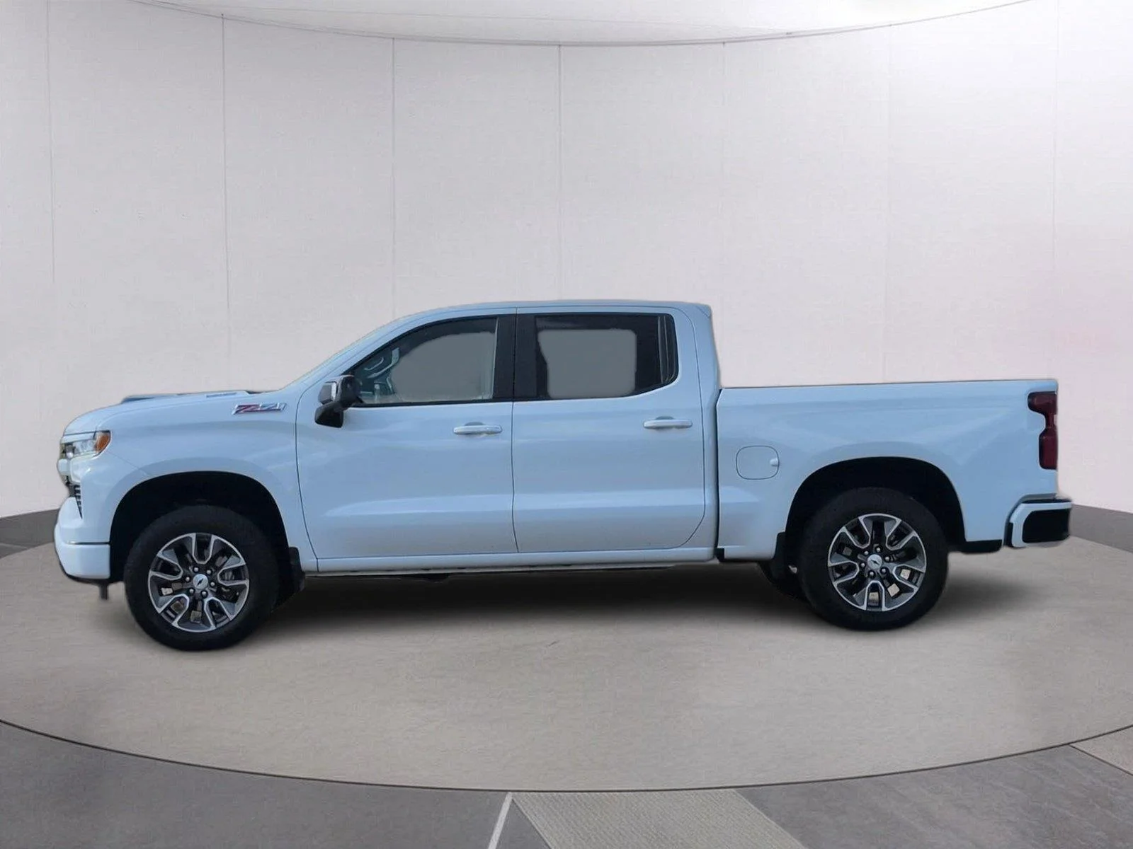 Used 2025 Summit White Chevrolet RST image 2