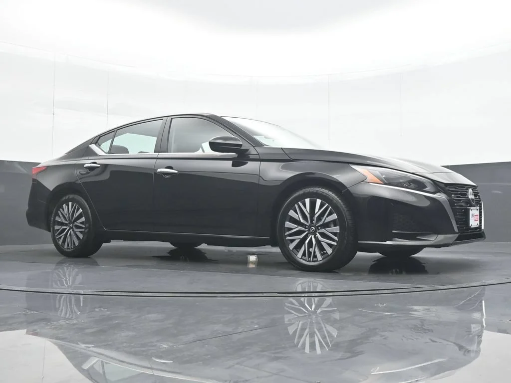 Used 2024 Black Nissan 2.5 SV image 32