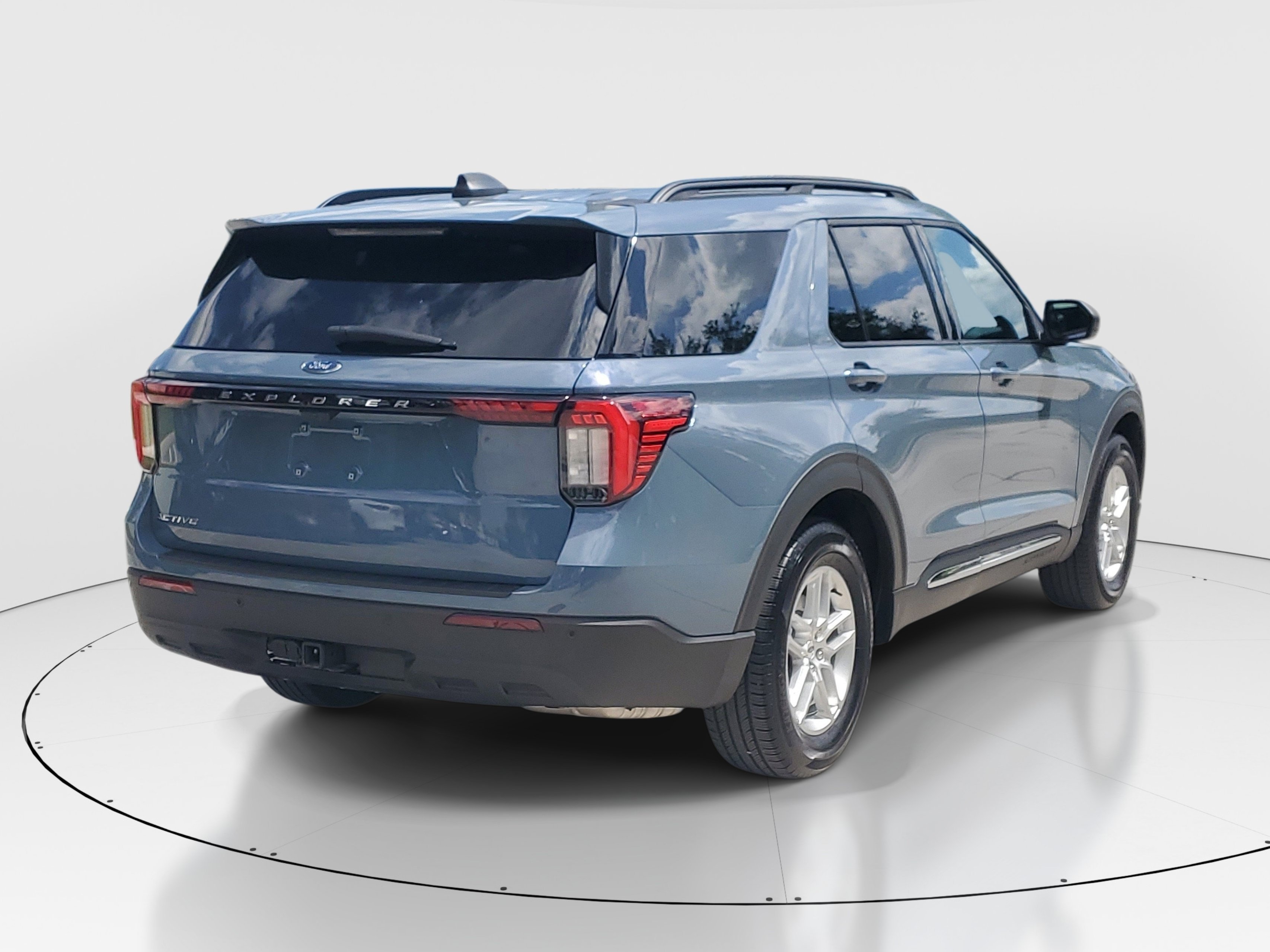 Used 2025 Vapor Blue Ford Active image 3
