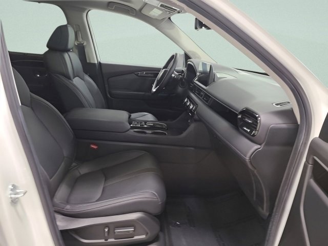 Used 2025 Platinum White Pearl Honda Touring image 17
