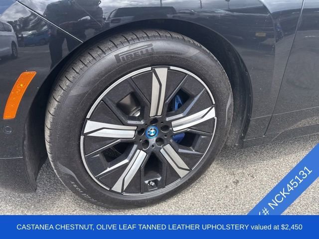 Used 2022 Black Sapphire Metallic BMW xDrive50 image 4