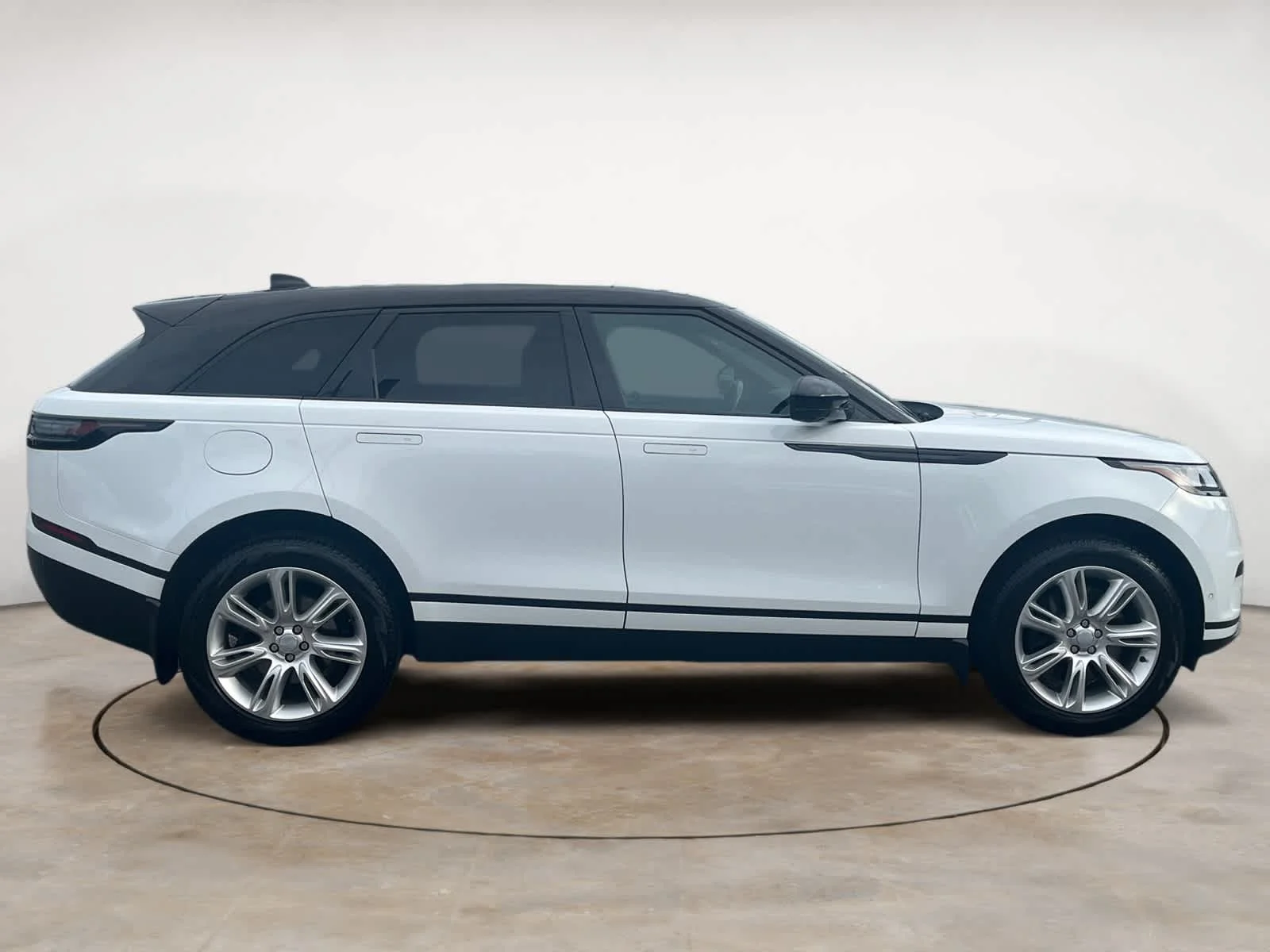 Certified Used 2026 Fuji White Land Rover S image 6