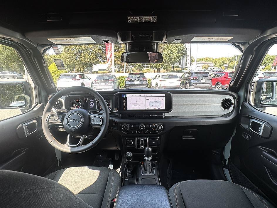 Used 2024 Earl Clearcoat Jeep Sport S image 36