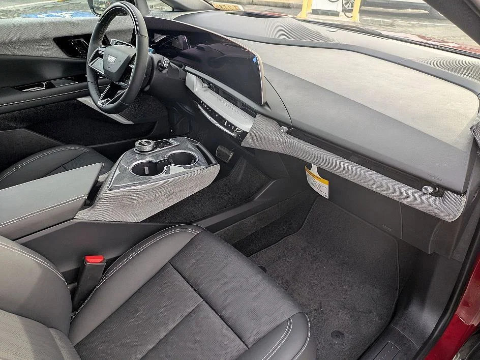 2025 Cadillac OPTIQ Luxury 2 - Photo 30