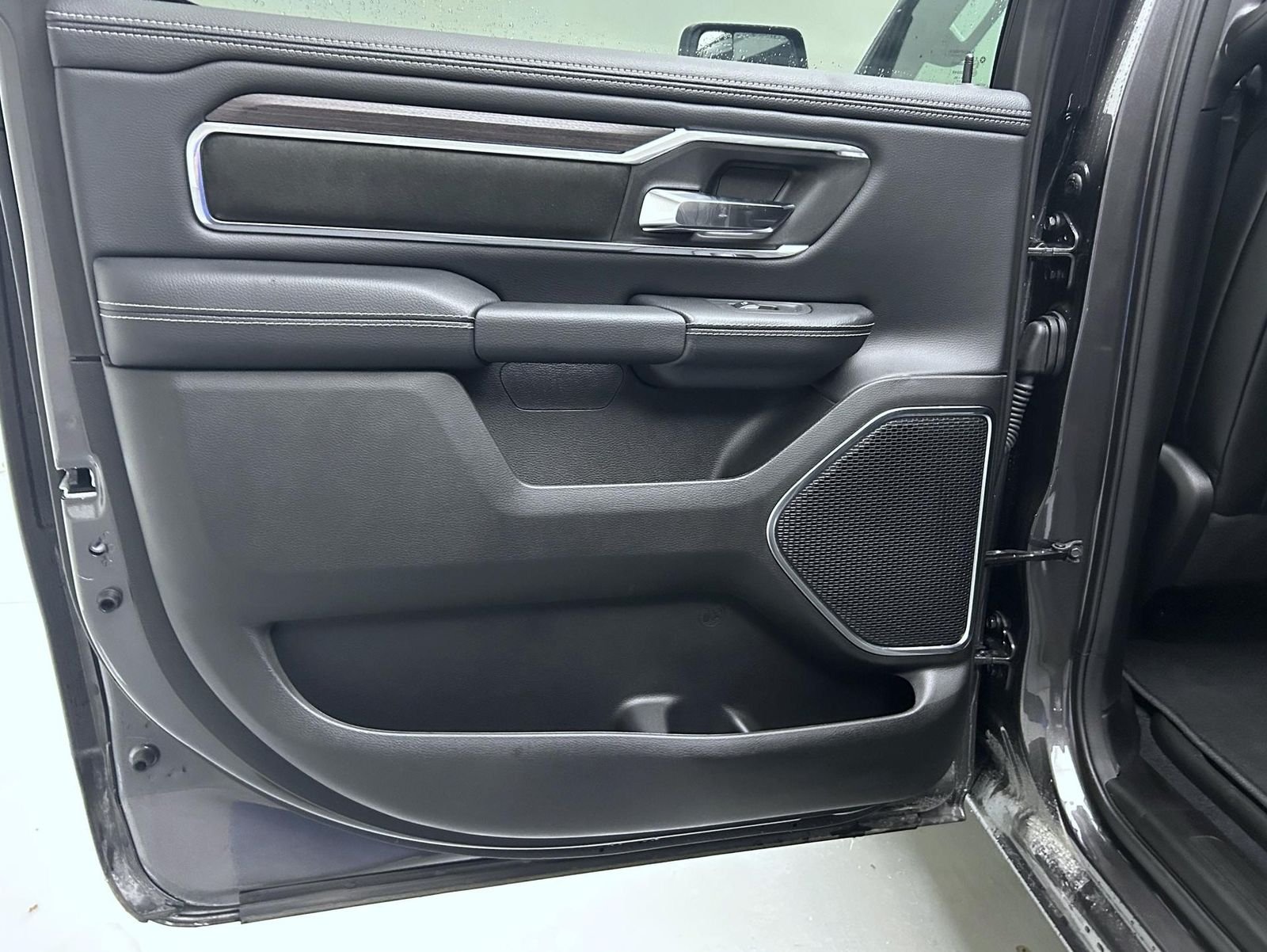 New 2026 Granite Crystal Metallic Clear-Coat Exterior Paint RAM Laramie image 20