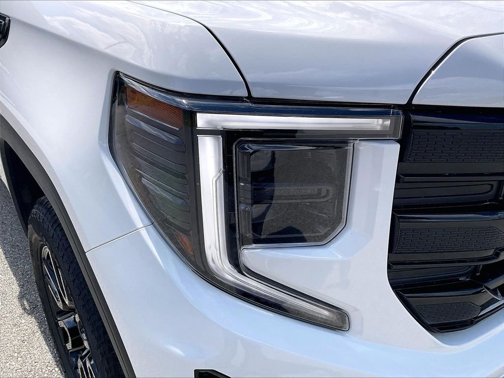 Used 2025 Summit White GMC Elevation image 30
