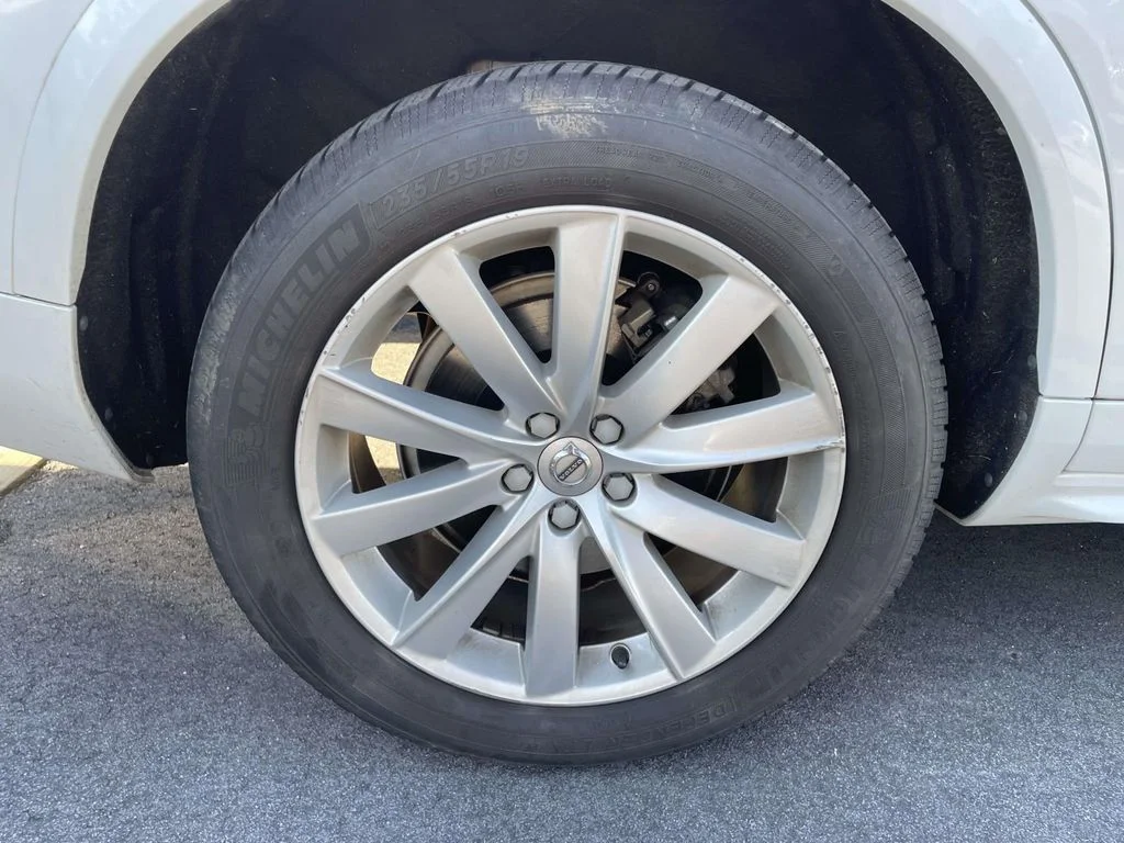 Used 2019  Volvo Momentum image 5
