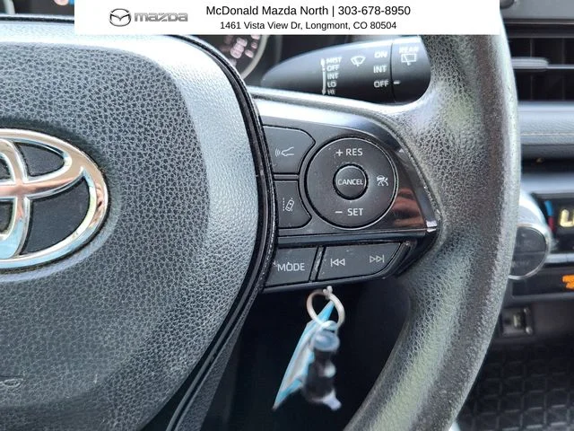 Used 2019 White Toyota LE image 18