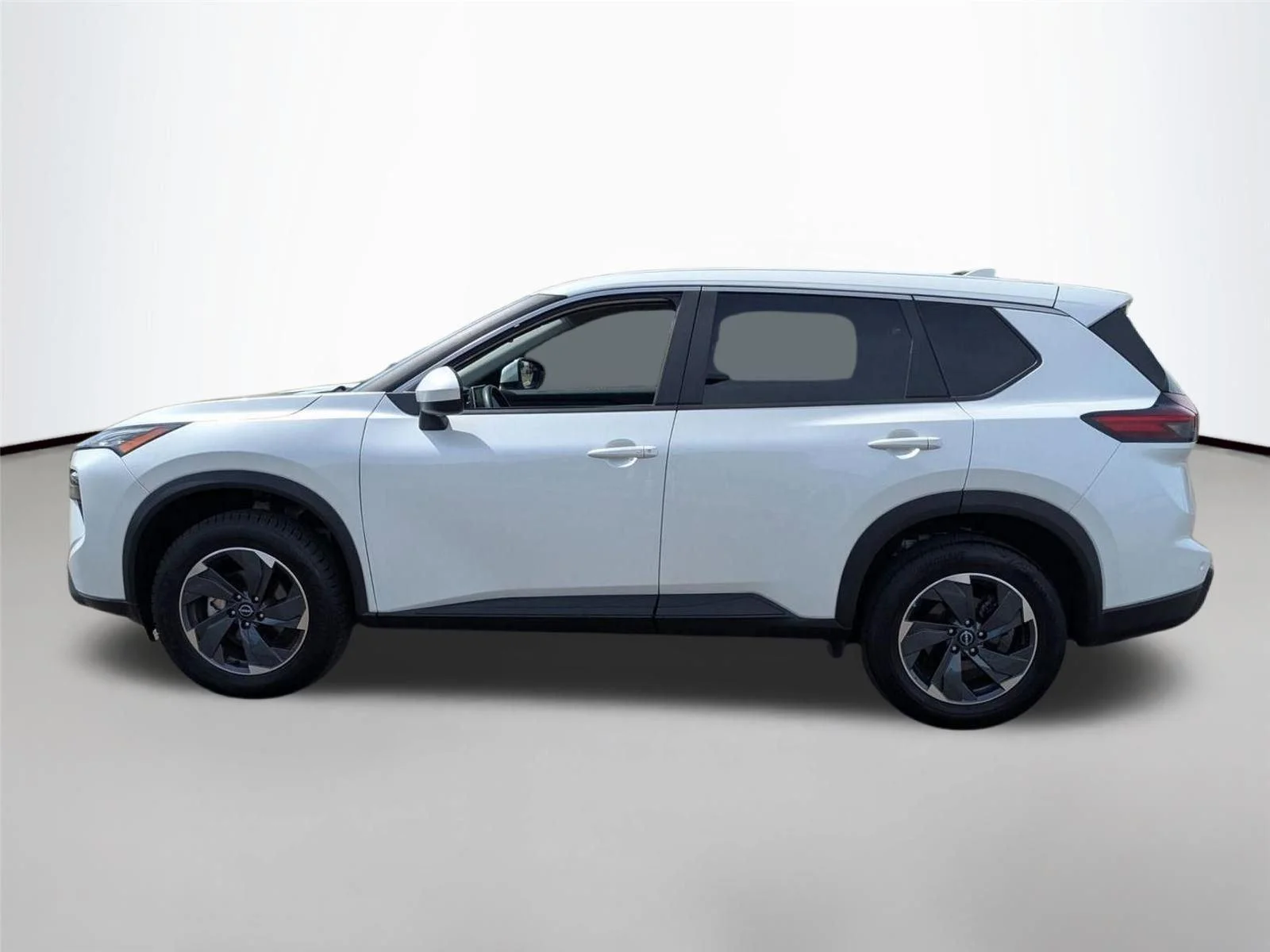 Used 2024 Everest White Pearl Nissan SV image 9