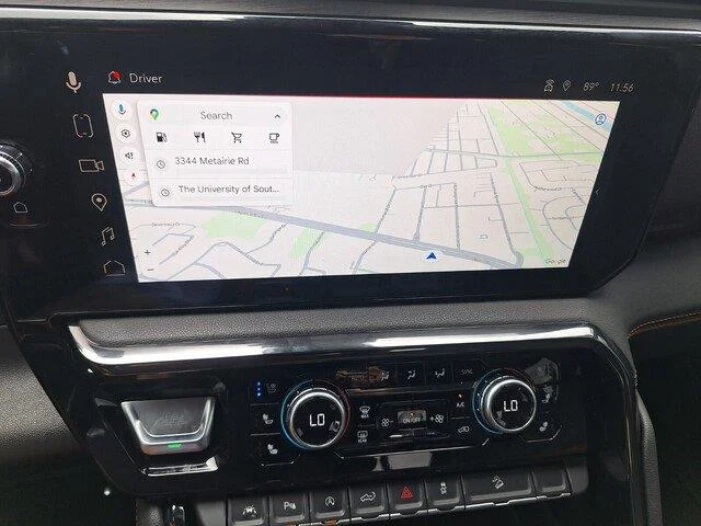 Used 2023 WHITE GMC AT4 image 22