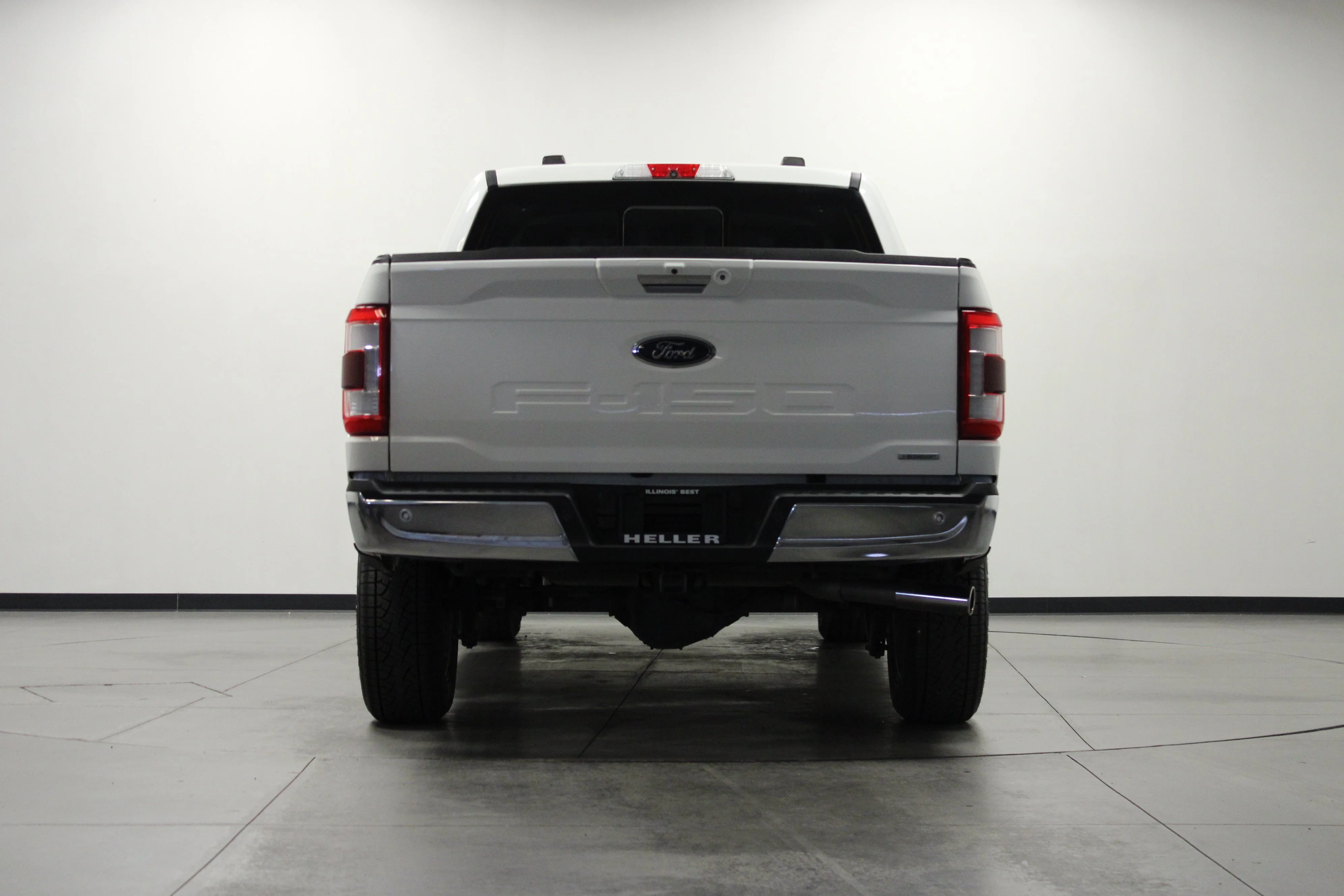 Used 2022 Star White Metallic Tri-Coat Ford LARIAT image 5