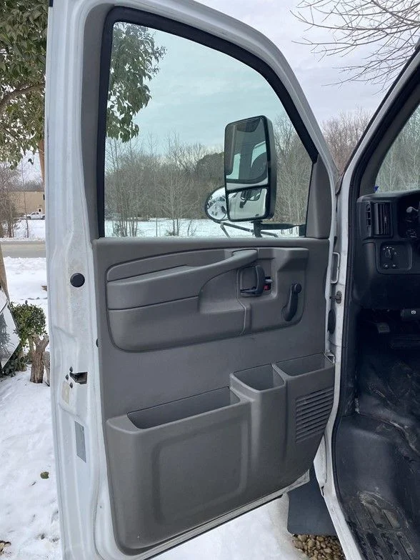 Used 2007 White Chevrolet Work Van image 4