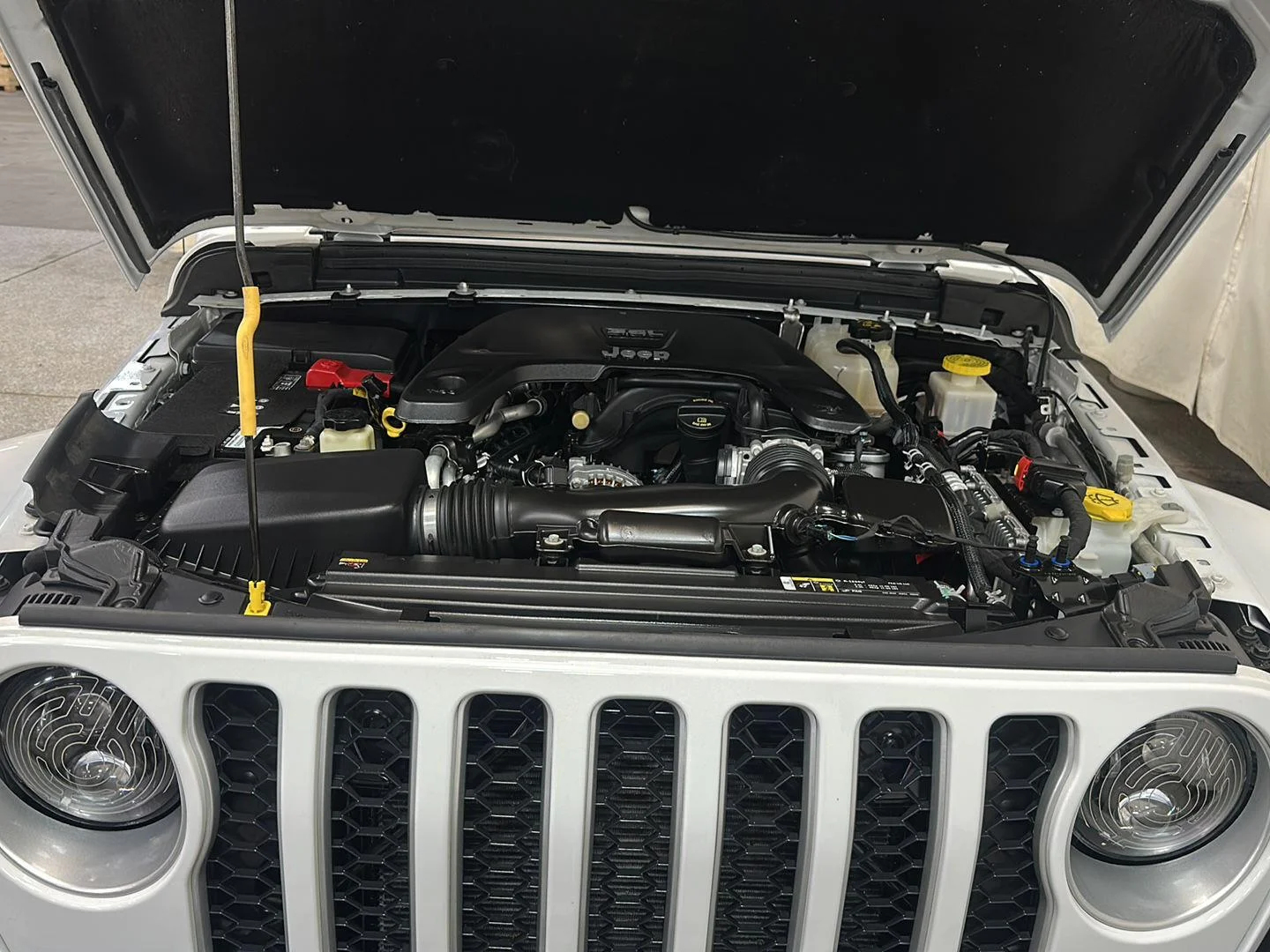 Used 2021 Bright White Clearcoat Jeep Overland image 13