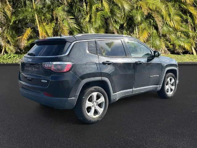 Used 2019 Black Jeep Latitude image 4