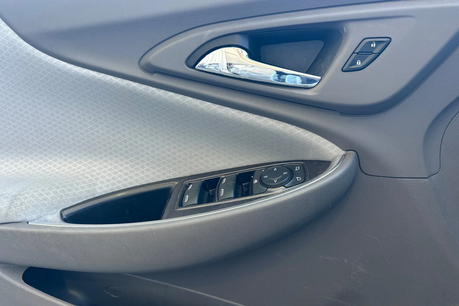 Used 2017 Silver Ice Metallic Chevrolet LT image 11