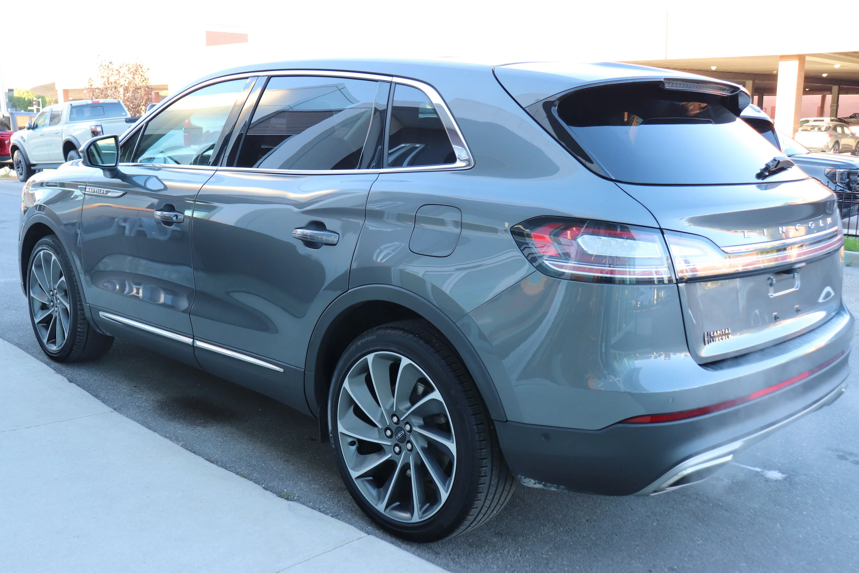 Used 2023 Silver Radiance Lincoln Reserve image 4