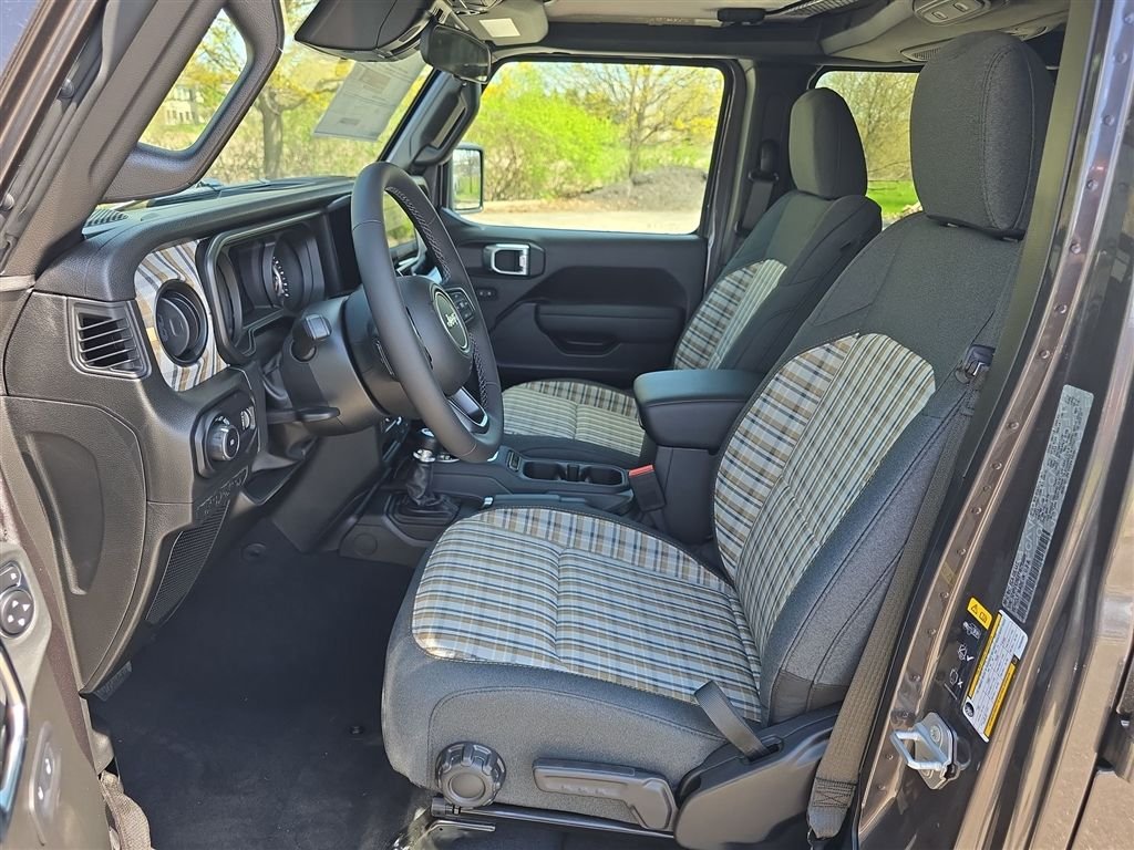 New 2026 Granite Crystal Metallic Clear-Coat Exterior Paint Jeep 85th Anniversary Edition image 17