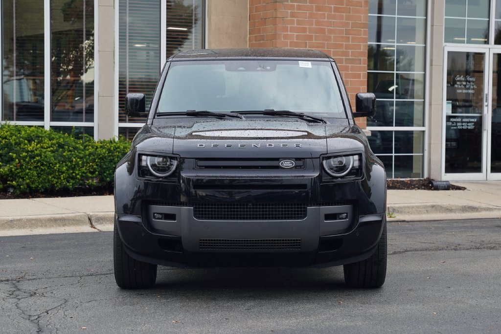 New 2026 Santorini Black Land Rover V8 image 4