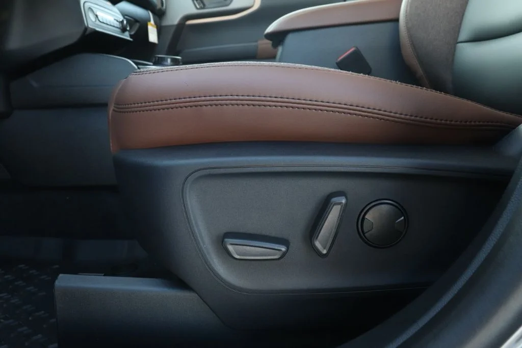 New 2025 Gray Ford Outer Banks image 37