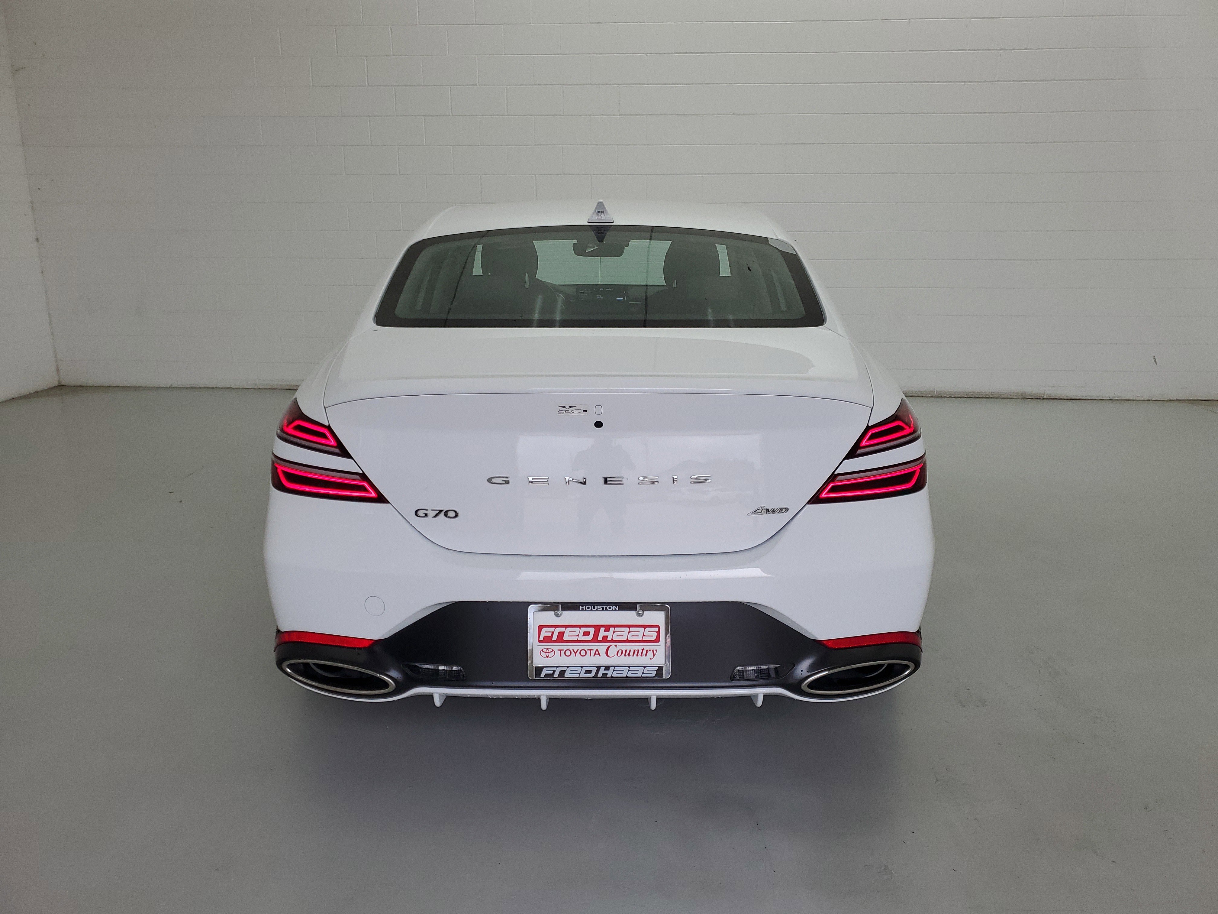 2025 GENESIS G70 Standard - Photo 6