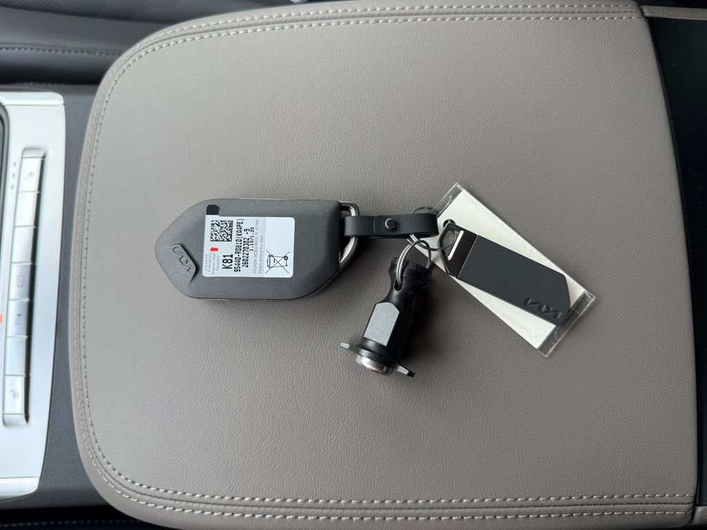 New 2026 Ceramic Silver Kia EX image 32