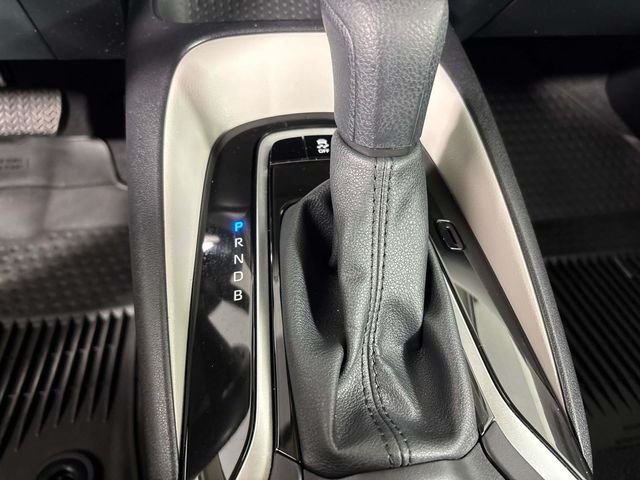 Used 2025 White Toyota LE image 18