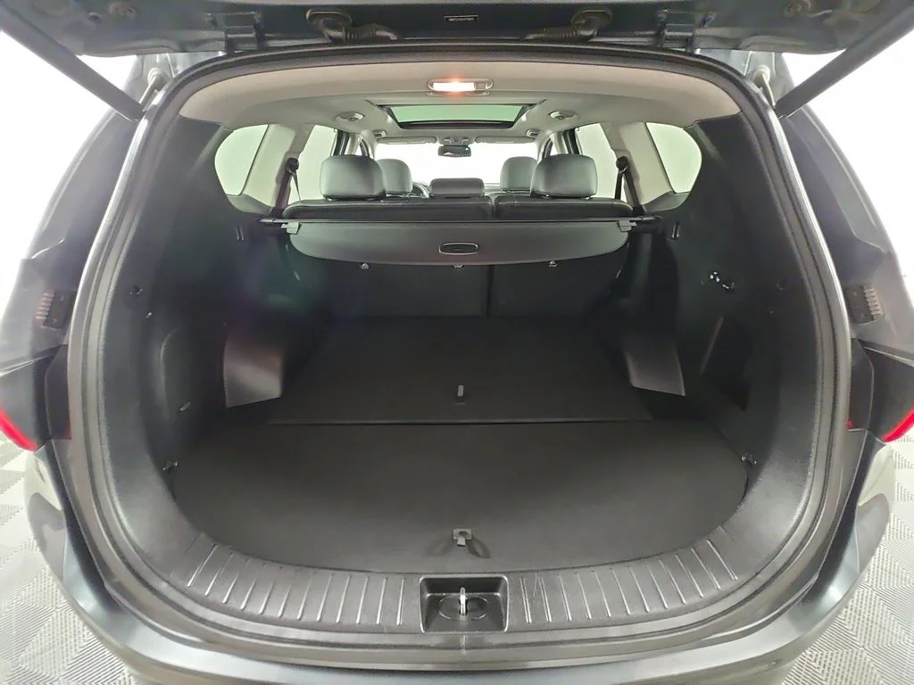 Used 2020 Green Hyundai Limited image 12