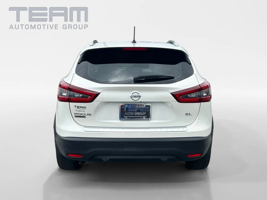 Used 2022 White Nissan SL image 6
