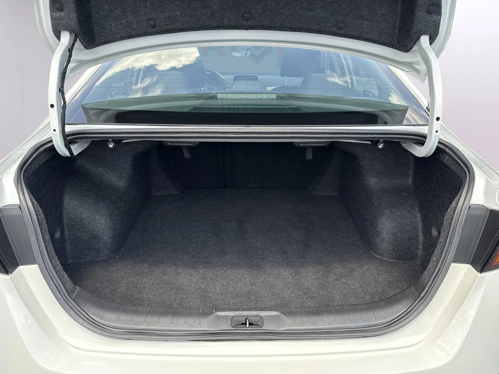 Used 2025 Glacier White Nissan SV image 32