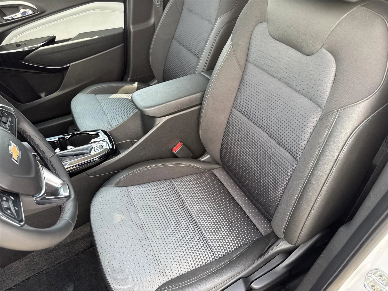 Used 2025 Summit White Chevrolet LT image 11