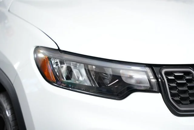 New 2026 Bright White Clear-Coat Exterior Paint Jeep Latitude image 52