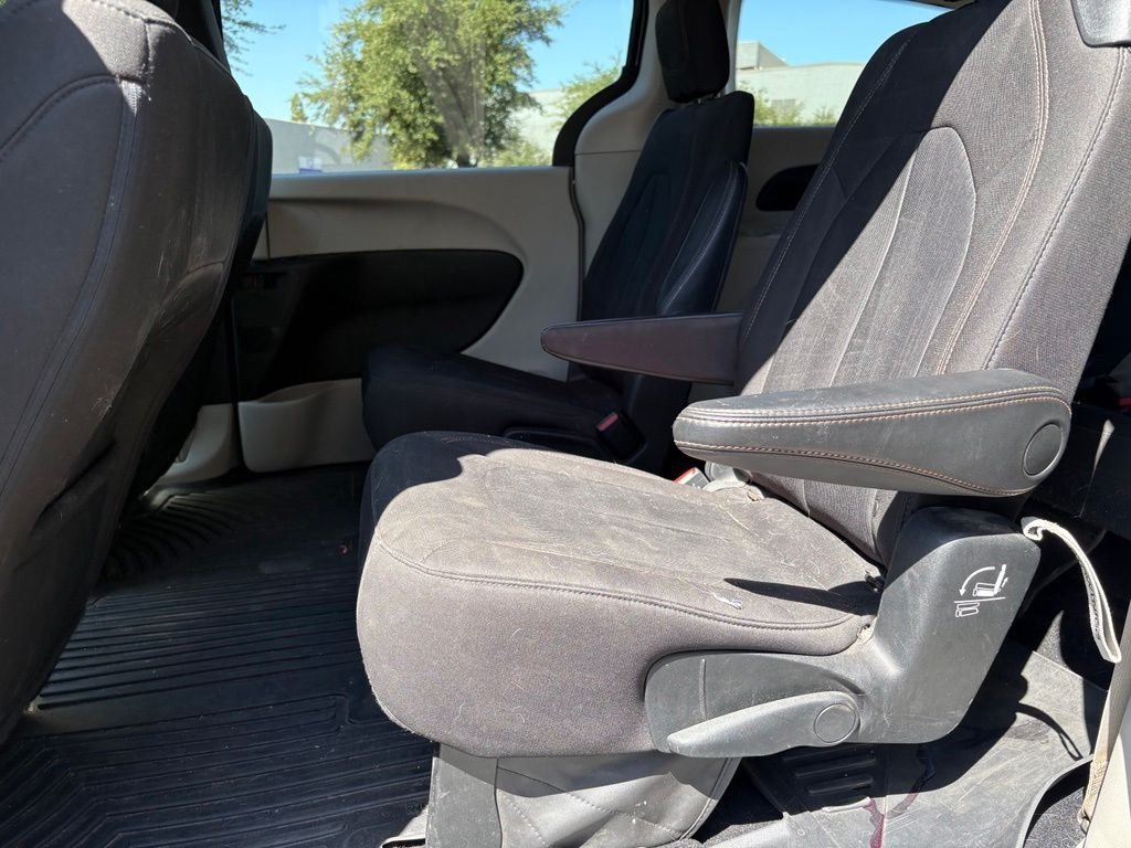 Used 2017 Gray Chrysler Touring image 9